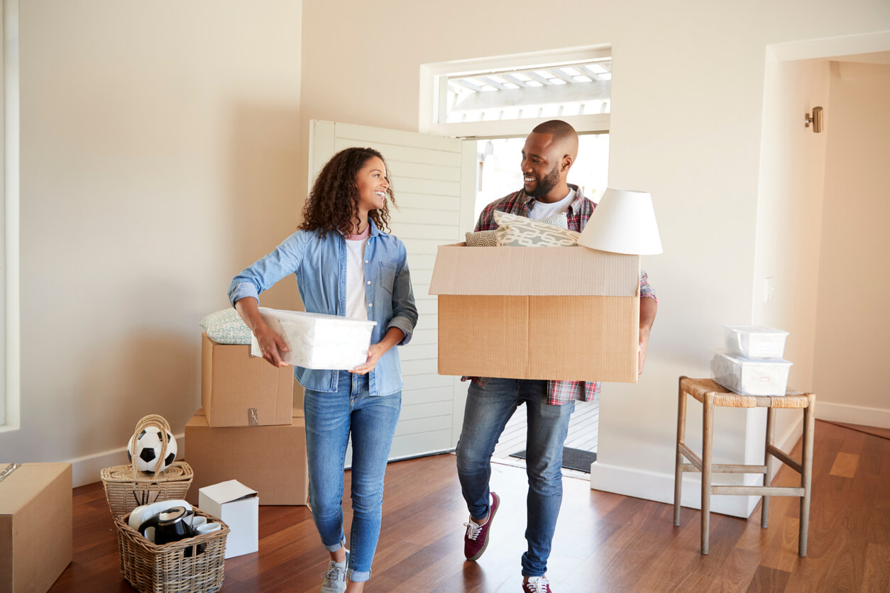 Couple-Carrying-Boxes-Into-New-Home